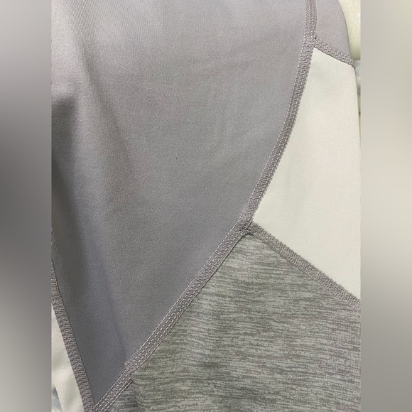 Reebok Gray Workout Capris Leggings Size Large - Picture 3 of 3